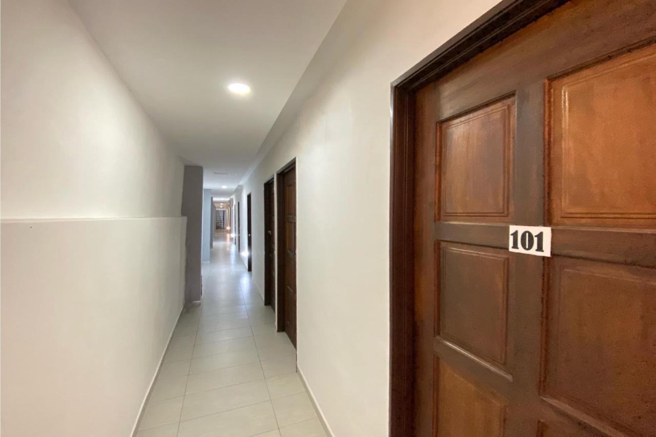 Spot On 90283 Twenty Seven Muntri Ξενοδοχείο Tanjung Bungah  Εξωτερικό φωτογραφία